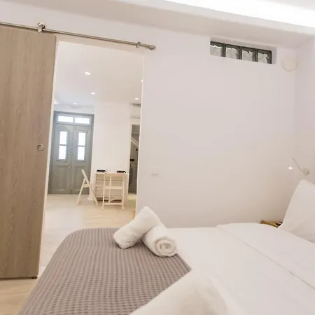 Biancasetta - 1bd Myk Town By Live&travel *